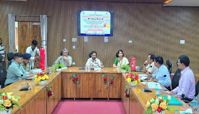 झांसी में बिना पंजीकरण चल रहे कोचिंग सेंटरों पर होगी कार्रवाई, डीएम ने दिए सख्त निर्देश