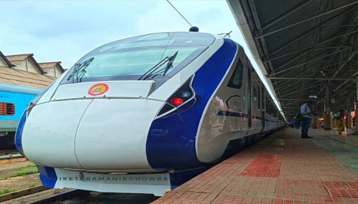 झांसी मंडल में वीआईपी ट्रेनों पर लगातार पथराव: गतिमान, राजधानी और वंदे भारत बनीं निशाना, सहमे यात्री