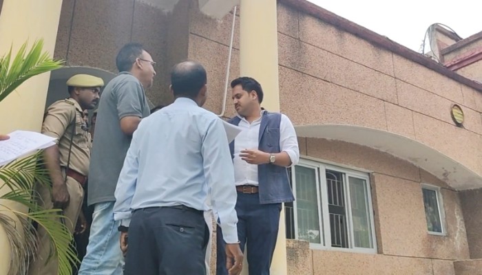 सोनभद्र में Ayushman Card for Journalists बनाने की उठी मांग, राष्ट्रीय पत्रकार सुरक्षा परिषद ने जिलाधिकारी को सौंपा ज्ञापन