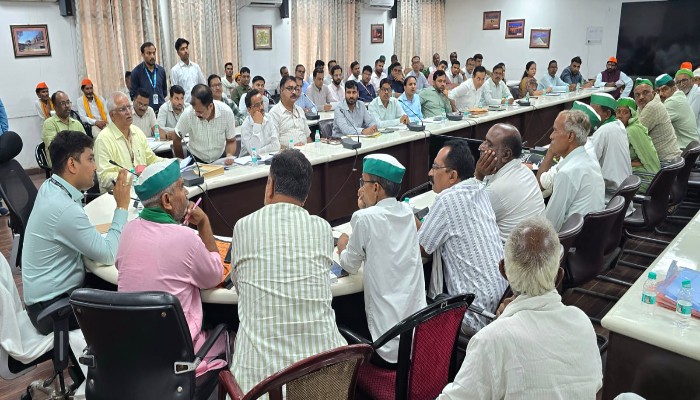 फार्मर रजिस्ट्री न होने पर रुकेगी पीएम किसान सम्मान निधि, झांसी किसान दिवस में सीडीओ की बड़ी कार्रवाई; लापरवाह जेई का वेतन रोका