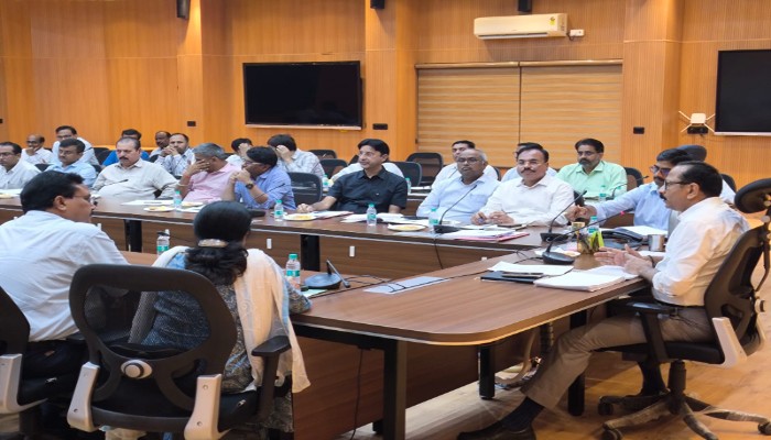 बरसात में डूबने की घटनाओं पर सख्त हुए मंडलायुक्त, बांधों-रपटों पर बैरिकेडिंग और सुरक्षा व्यवस्था के दिए निर्देश