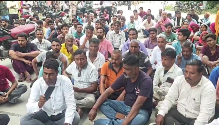 22 फीट से गिरकर घायल पेंटर की मौत, मुआवजे और कार्रवाई की मांग को लेकर मोर्चरी पर धरना, समझौते पर बनी सहमति