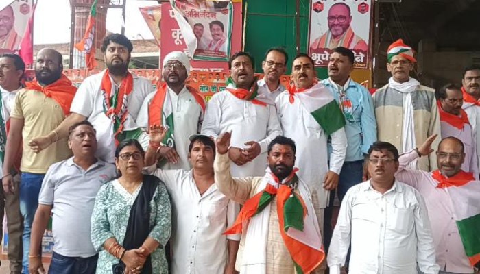 धर्मेंद्र प्रधान के इस्तीफे की मांग को लेकर सोनभद्र में कांग्रेस का पैदल मार्च, पुलिस से हुई नोकझोंक