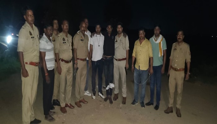 झांसी हत्याकांड का खुलासा: पुलिस मुठभेड़ में दो आरोपी गिरफ्तार, हत्या में इस्तेमाल कार और अवैध हथियार बरामद