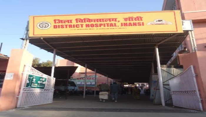 Jhansi District Hospital में मशीन खराब और किट की कमी से थायराइड समेत कई जरूरी जांचें ठप, मरीजों की जेब पर पड़ रहा भारी असर