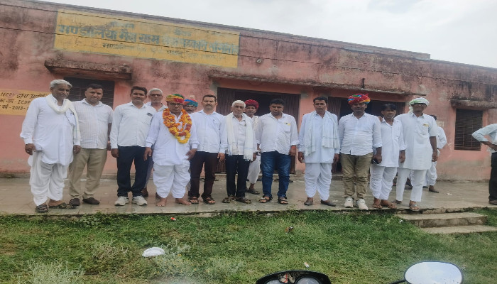चाकसू मण्डालिया मैदा ग्राम सेवा सहकारी समिति में रामकिशन गुर्जर की विदाई बनी मिसाल, अनोखे अंदाज में हुआ सम्मान