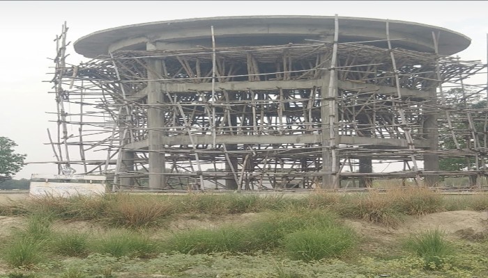 सुल्तानपुरः जल जीवन मिशन की टंकी अधूरी, हजारों ग्रामीण पेयजल के लिए परेशान
