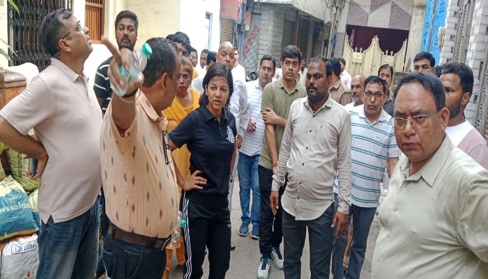 नगर आयुक्त ने दिए अतिक्रमण हटाने के दिए निर्देश, जारी की नोटिस