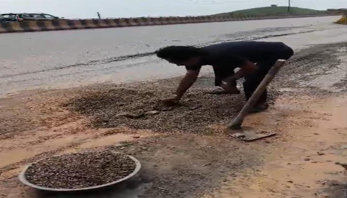 समाजसेवी ने चलाया ‘गड्ढा मुक्त अभियान’, राहगीरों को मिली राहत