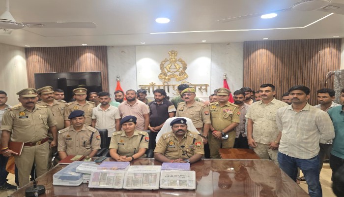 पुलिस अधिकारी बनकर मुकदमे में फंसाने की धमकी देकर करते थे ठगी, गिरफ्तार