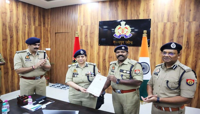 साइबर अपराधियों के गढ़ पर पुलिस का प्रहार, झांसी पुलिस सम्मानित