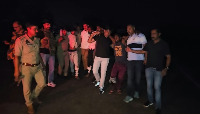 गल्ला व्यापारी पर जानलेवा हमला: पुलिस मुठभेड़ में 4 आरोपी गिरफ्तार