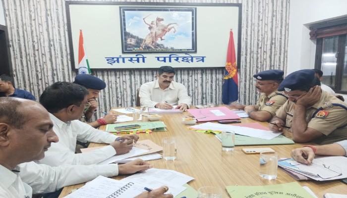 त्योहारों पर सुरक्षा और यातायात व्यवस्था को लेकर पुलिस अलर्ट