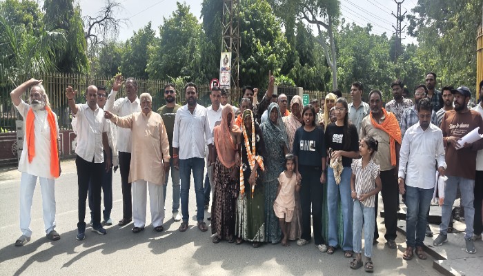भीलवाड़ा में मंदिर में तोड़फोड़ के विरोध में प्रदर्शन