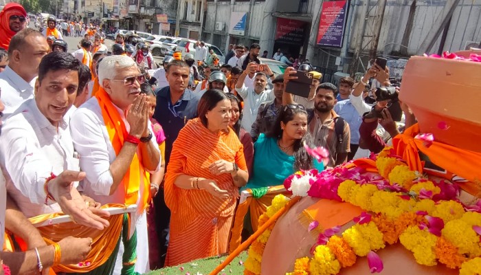 सेवा संकल्प यात्रा का भीलवाड़ा में स्वागत, कार्यकर्ताओं ने की पुष्प वर्षा
