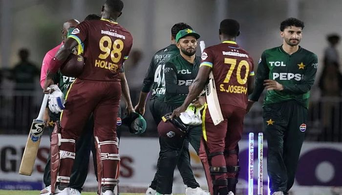 Pakistan vs West Indies: दूसरे टी20 में वेस्टइंडीज ने पाकिस्तान को दो विकेट से रौंदा,  होल्डर ने अंतिम गेंद पर दिलाई जीत