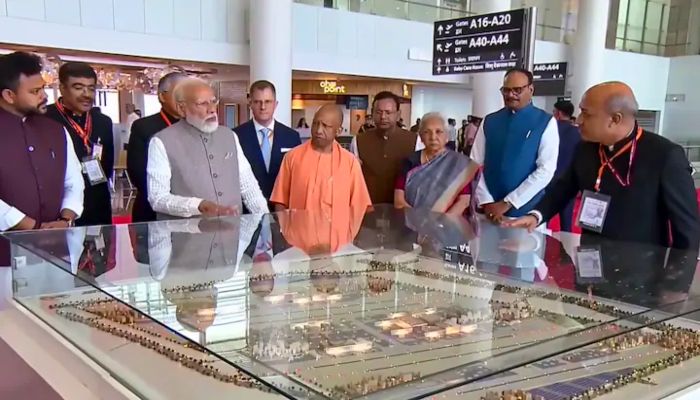 Jewar Airport: देश के सबसे बड़े एयरपोर्ट का उद्घाटन, PM मोदी बोले- यहां से हर दो मिनट में उड़ेगा एक जहाज