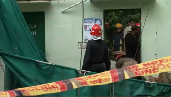 Delhi: हुमायूं मकबरे के पास दीवार गिरने से 10 लोग दबे, बचाव कार्य जारी