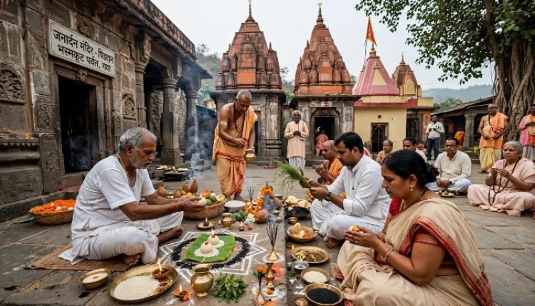 गयाजी के जनार्दन मंदिर में जीवित श्रद्धालु करते हैं अपना पिंडदान