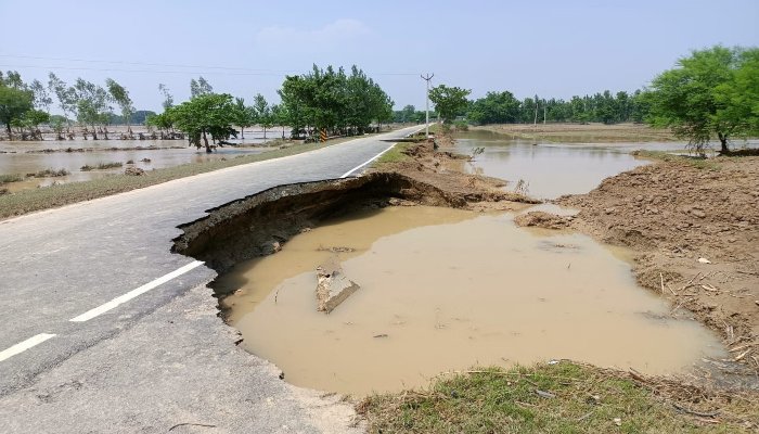 बाढ़ में क्षतिग्रस्त हुई सड़कों की मरम्मत का बजट 64 गुना बढ़ा