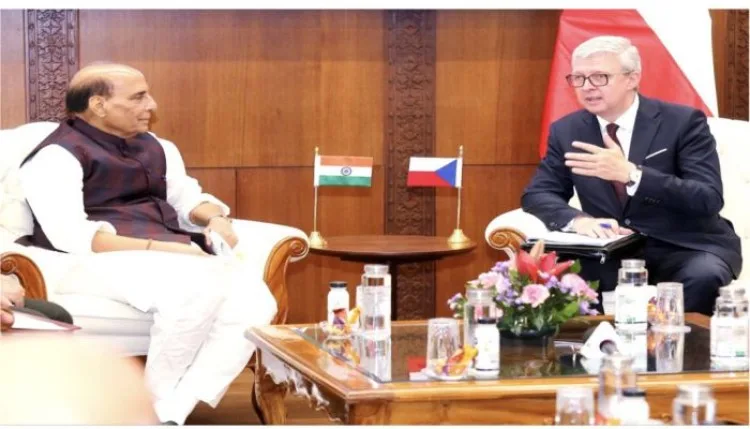 भारत-चेक रक्षा सहयोग मजबूत करने पर राजनाथ सिंह की अहम वार्ता