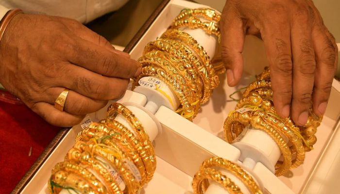Gold Silver Price Today: सोना फिर हुआ धड़ाम, चांदी भी हुई सस्ती