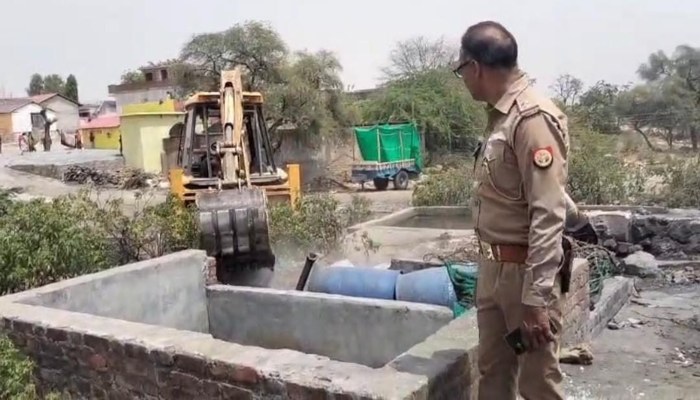 झांसी में आबकारी विभाग के अभियान से कारोबारियों में हड़कंप, 1,000 किलोग्राम लहन हुई बरामद