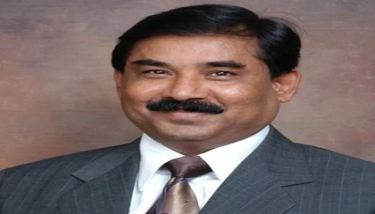 आनंद के राजनीतिक करियर का रास्ता खुला, अशोक सिद्धार्थ ने राजनीति से लिया संन्यास