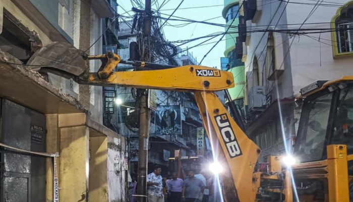 सत्ता संभालते ही शुभेंदु का बड़ा एक्शन, TMC ऑफिस पर चला बुलडोजर