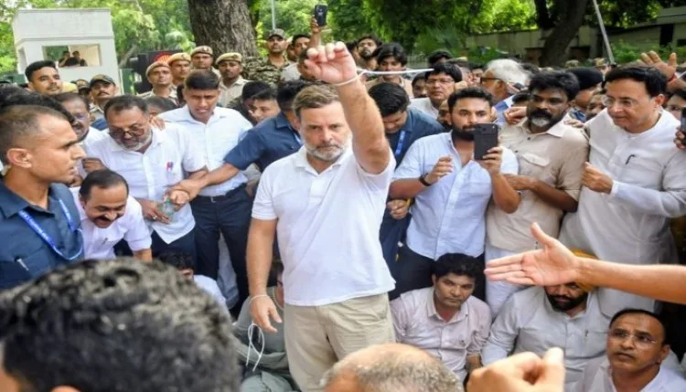 राहुल गांधी का सरकार पर हमला, बोले- पेपर लीक से करोड़ों छात्रों का भविष्य खतरे में