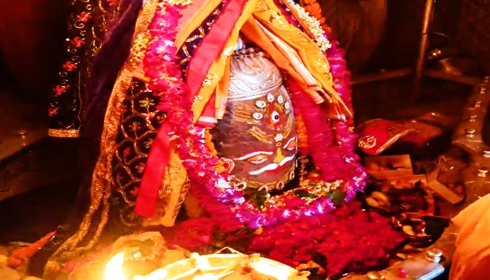 बाबा महाकाल की भस्म आरती में 'चंद्र-कमल' श्रृंगार ने मोहा मन