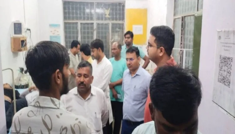 महोबा घर में बच्चों से बेफिक्र रहे परिजन, गड्ढे में उतरा रहे थे शव