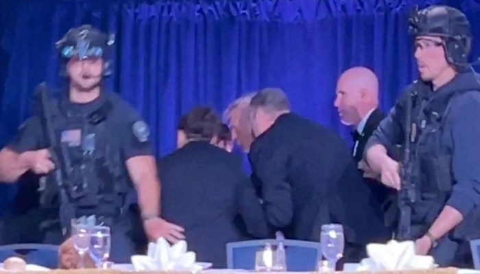 Donald Trump Firing: डोनाल्ड ट्रंप पर हमला, डिनर कार्यक्रम के दौरान चलीं गोलियां, राष्ट्रपति सुरक्षित, हमलावर गिरफ्तार