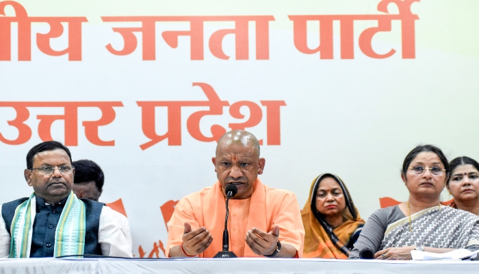Yogi Adityanath Bijnor Speech 2026 : गोमाता के साथ हिमाकत करने वालों की पुश्तें रोएंगी! मुख्यमंत्री योगी का मजहबी कट्टरता और गोकशी पर अब तक का सबसे प्रचंड प्रहार
