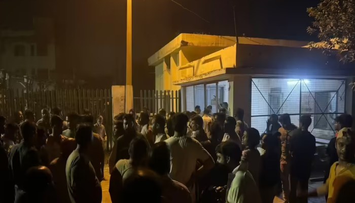 लखनऊ बिजली आपूर्ति ठप होने से सड़कों पर उतरे लोग, 150 पर FIR दर्ज