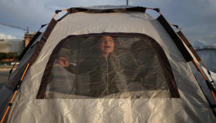 Israel Attack On Gaza : गाजा पर इजराइली हमलों में 4 की मौत, पर्चे गिराकर दी चेतावनी