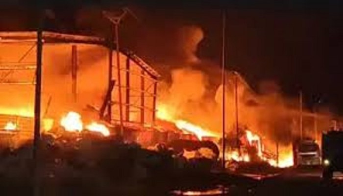 Pithampur: केमिकल ड्रमों में तेज धमाके, आग से धधक उठीं फैक्ट्रियां, भागे मजदूर