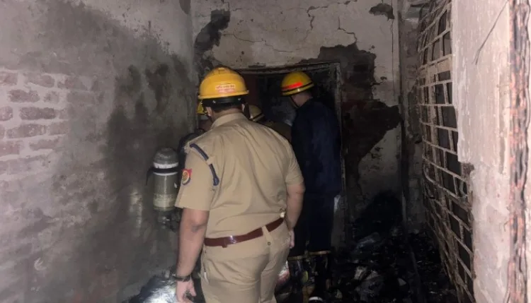 गाजियाबाद की फैक्ट्री में लगी आग, घंटों की मशक्कत के बाद पाया काबू
