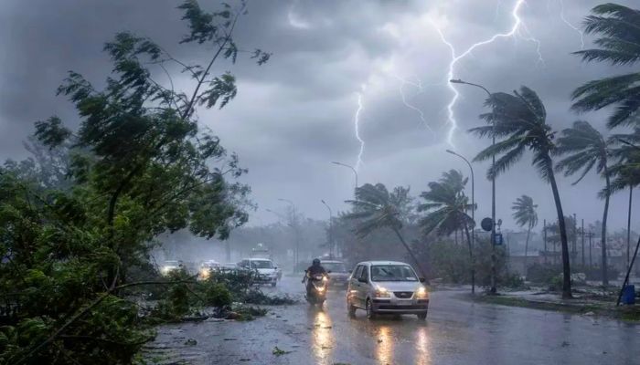 Tamil Nadu Rain Alert: भीषण गर्मी से मिलेगी राहत, तमिलनाडु के 11 जिलों में तूफानी बारिश का अलर्ट