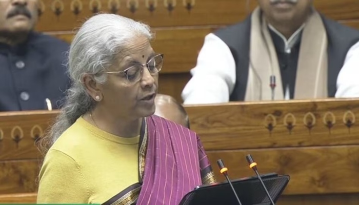 बजट 2026 का असर: F&O में STT बढ़ते ही शेयर बाजार में हाहाकार, सेंसेक्स 800 अंक टूटा