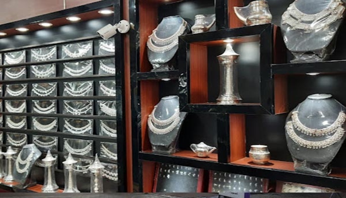 चांदी के दाम में लगातार गिरावट, तीसरे दिन भी जारी रहा डाउनट्रेंड