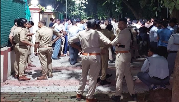 BHU में IIT और बिड़ला हॉस्टल के छात्रों के बीच जमकर मारपीट, इस बात को लेकर हुआ हंगामा