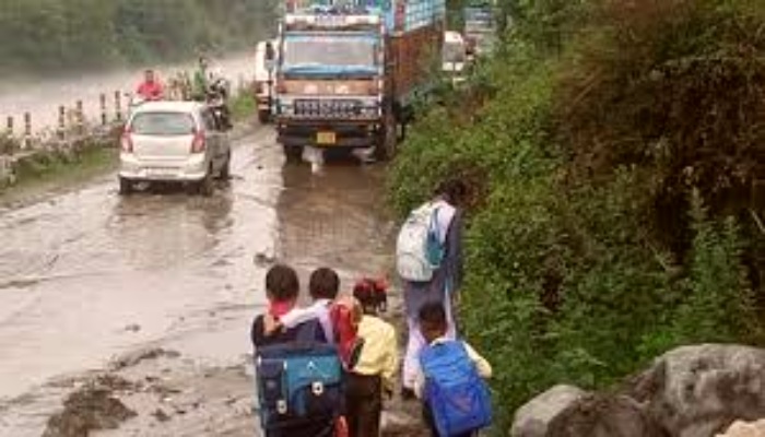 केदारनाथ में जोरदार बारिश से जनजीवन प्रभावित