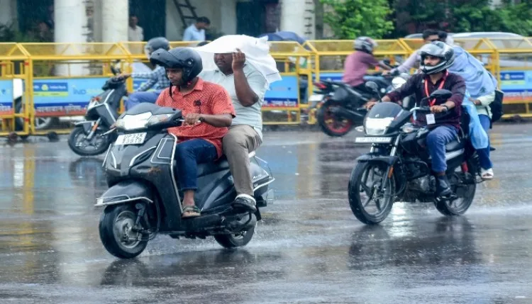Monsoon 2026: यूपी के कई जिलों में बरस रहे बादल, इन जिलों में अलर्ट