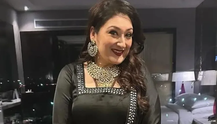 Sunita Ahuja  Lockupp 2: गोविंदा की पत्नी सुनीता अहूजा का बदला अंदाज, कभी थीं सिर्फ 'राजाबाबू' की पत्नी अब खुद बनीं सुर्खियों की वजह