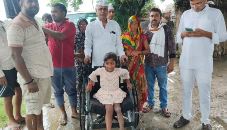 बलिया की रागिनी को आप पार्टी का समर्थन, मिला कृत्रिम पैर का आश्वासन