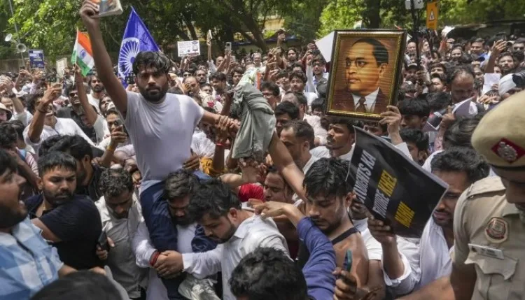 जंतर-मंतर से 20 जुलाई को संसद मार्च का ऐलान, शिक्षा मंत्री के इस्तीफे और परीक्षा सुधार की मांग तेज