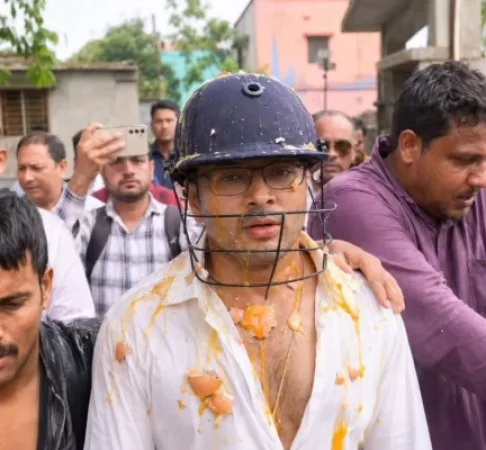 नेताओं पर अंडा फेंकने को कलकत्ता हाईकोर्ट ने माना गंभीर