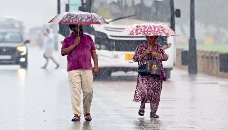 यूपी में अगले 24 घंटों में बारिश की चेतावनी, 4 जिलों में ऑरेंज अलर्ट