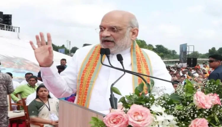 अहमदाबाद में अमित शाह ने एलएनजी ट्रेन को दिखाई हरी झंडी